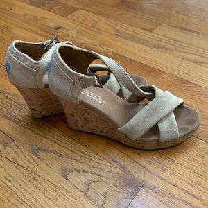 Toms Wedges Size 6.5